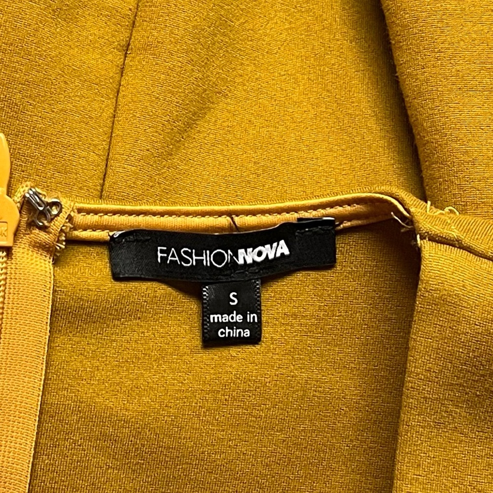 Fashion nova’s “ more than enough slit” dress size small - Picture 9 of 9